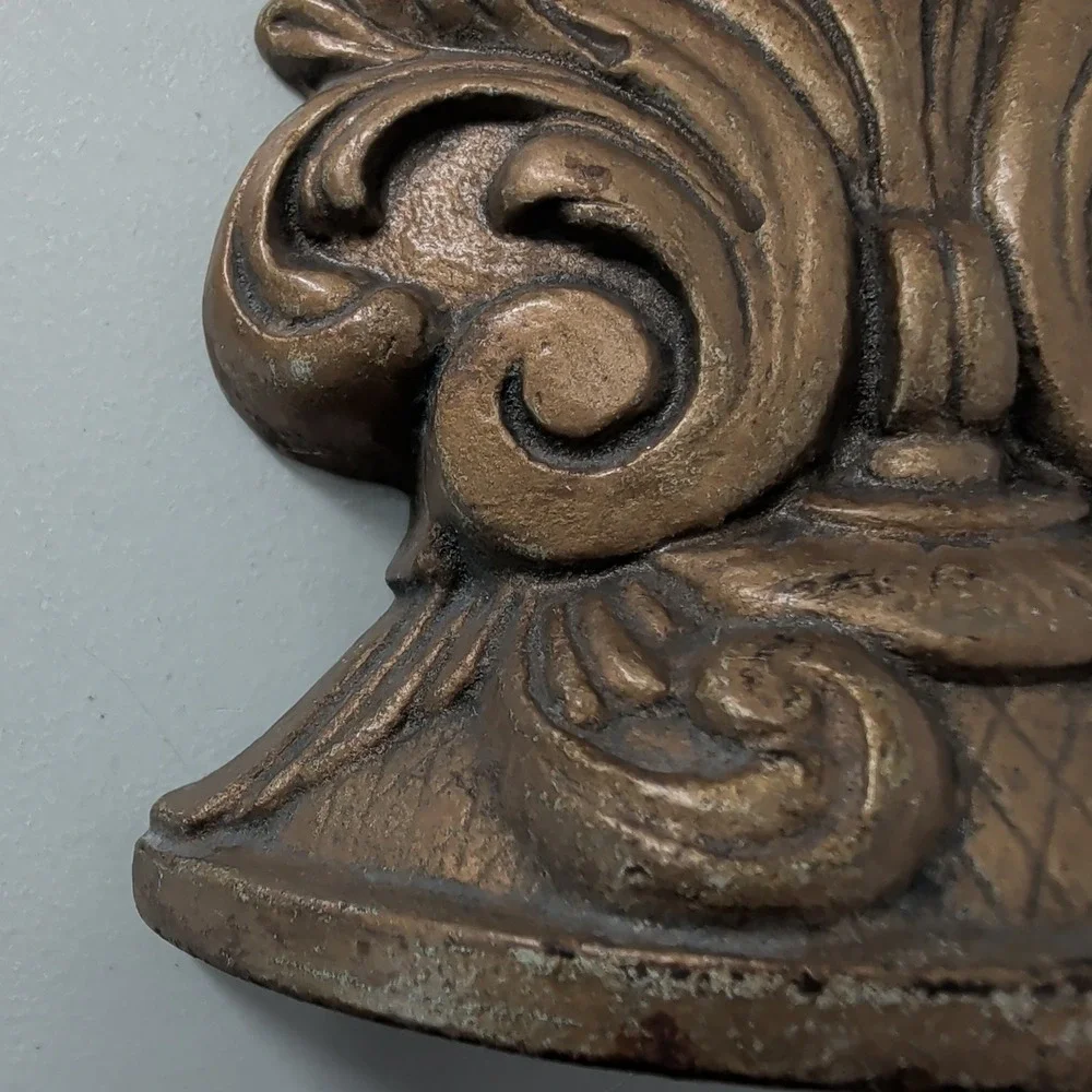 Antique Hubley Medallion Parrot #145 Doorstop Wall Plaque Original Paint